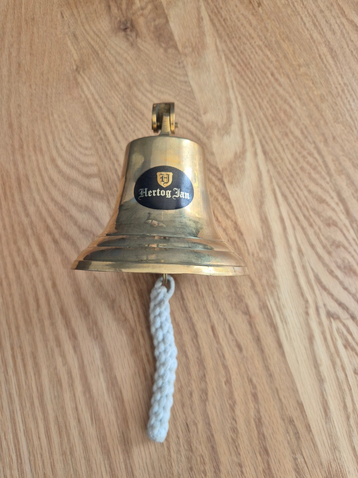 Messing scheepsbel met Hertog Jan logo, Antiek en Kunst, Ophalen of Verzenden, Brons