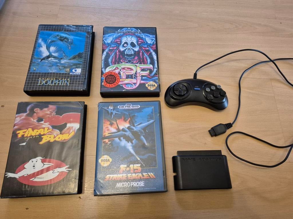 7 x sega megadrive spellen bootleg repro converter en joysti, Spelcomputers en Games, Ophalen of Verzenden, Met 2 controllers