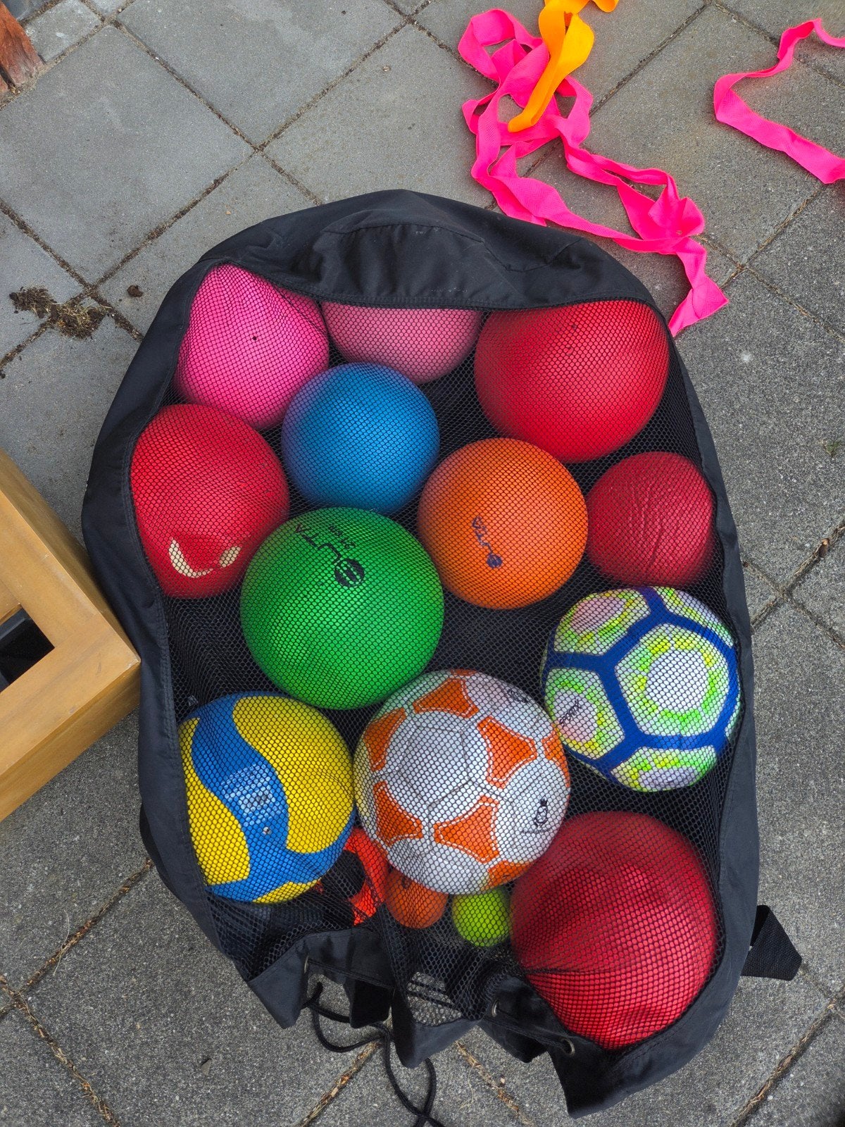 Sporttas vol sportballen: foam, voetbal, volleybal, hockey, Ophalen of Verzenden