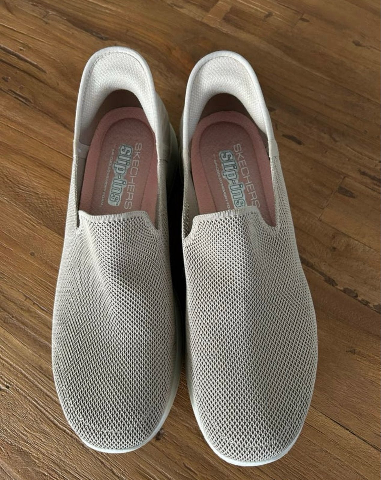 Skechers Slip-ins GO WALK Joy - Vela - Maat 43 Z.g.a.n, Kleding | Dames, Schoenen, Ophalen of Verzenden, Zo goed als nieuw, Beige