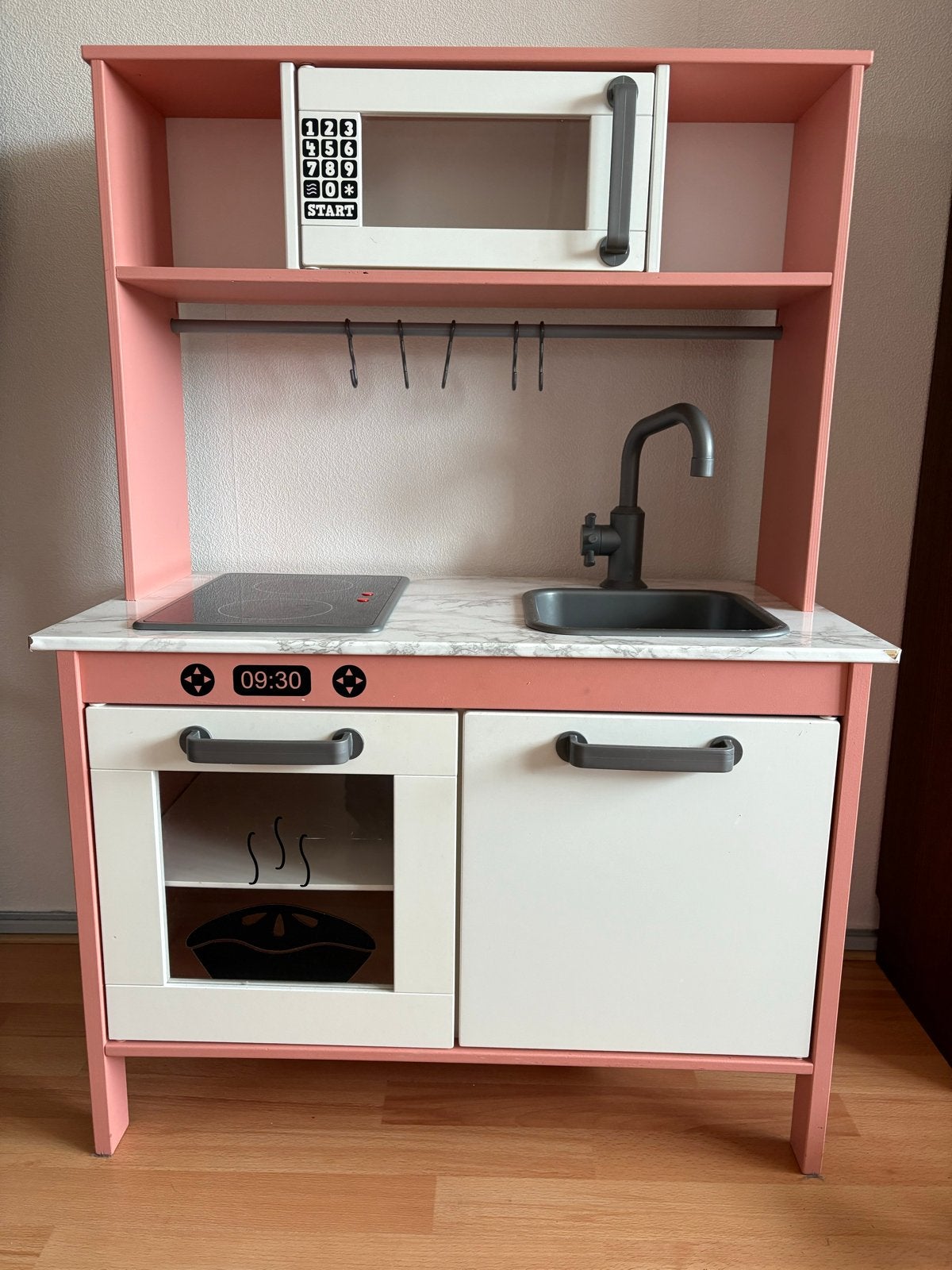 Ikea Duktig Keukentje - Roze met marmerlook blad, Kinderen en Baby's, Speelgoed | Educatief en Creatief, Gebruikt, Met geluid
