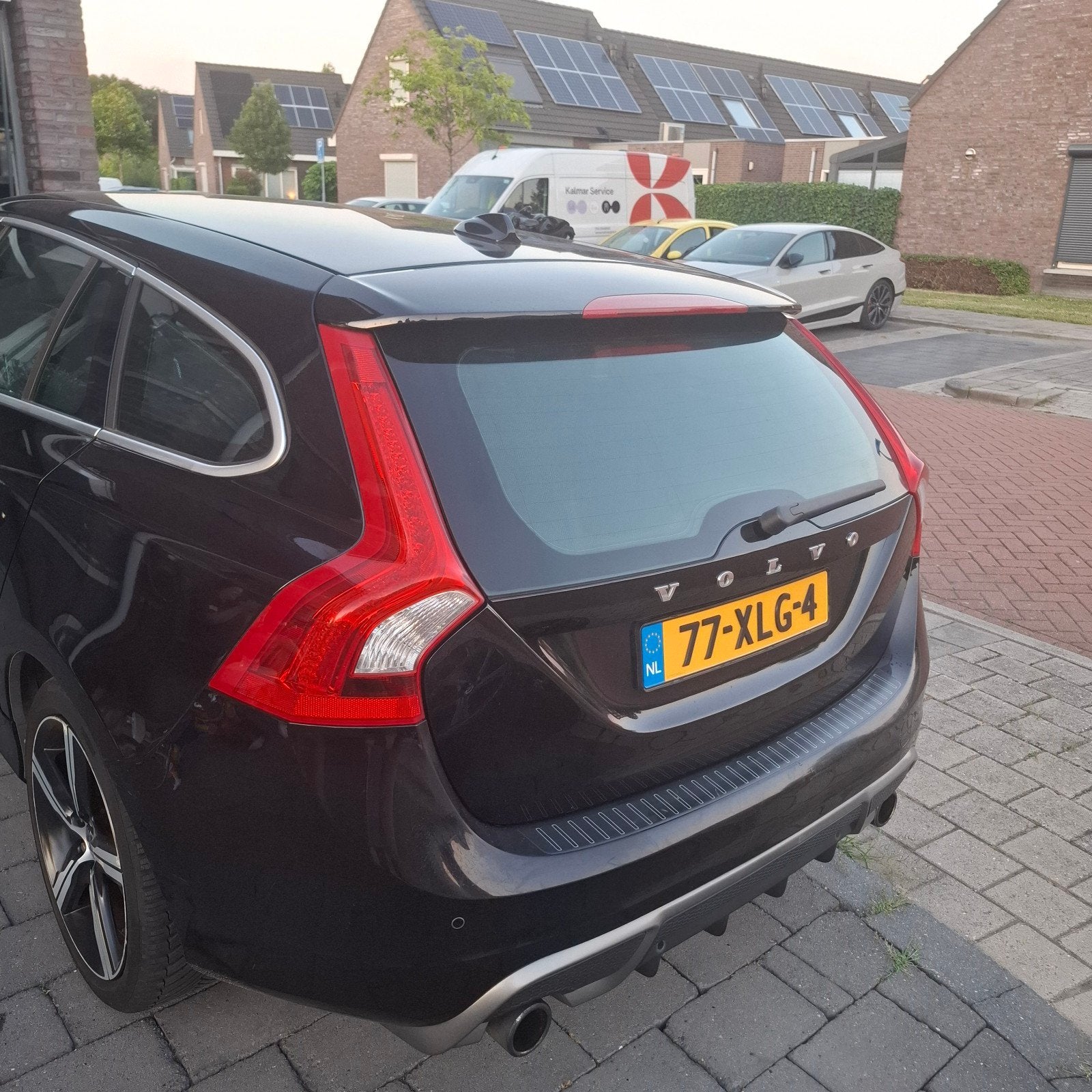 Volvo V60 T3 150pk 2012 - R design, Auto's, Volvo, Voorwielaandrijving, 1596 cc, 4 cilinders, Zwart