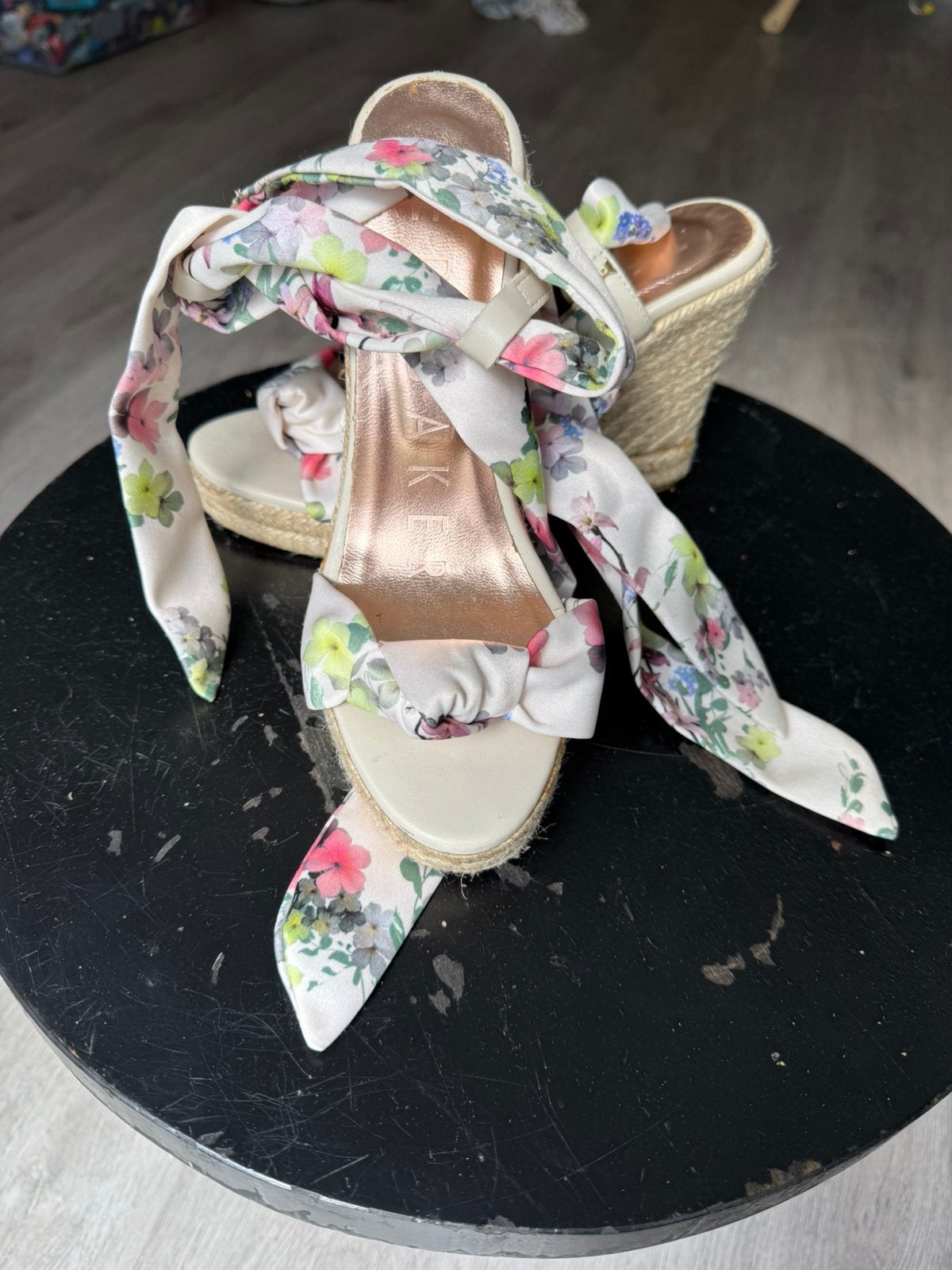 Ted Baker Sleehakken maat 37, Kleding | Dames, Schoenen, Beige, Ophalen of Verzenden, Zo goed als nieuw, Schoenen met hoge hakken