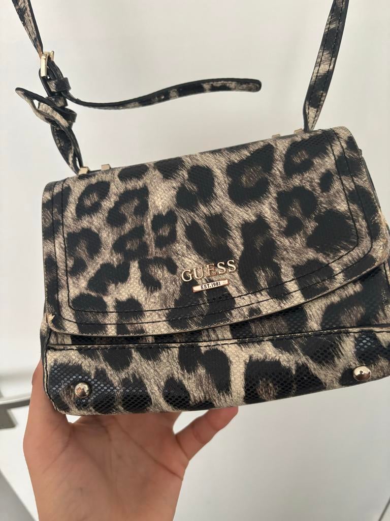 Guess schoudertas met luipaardprint, Ophalen of Verzenden, Gebruikt, Bruin, Overige merken