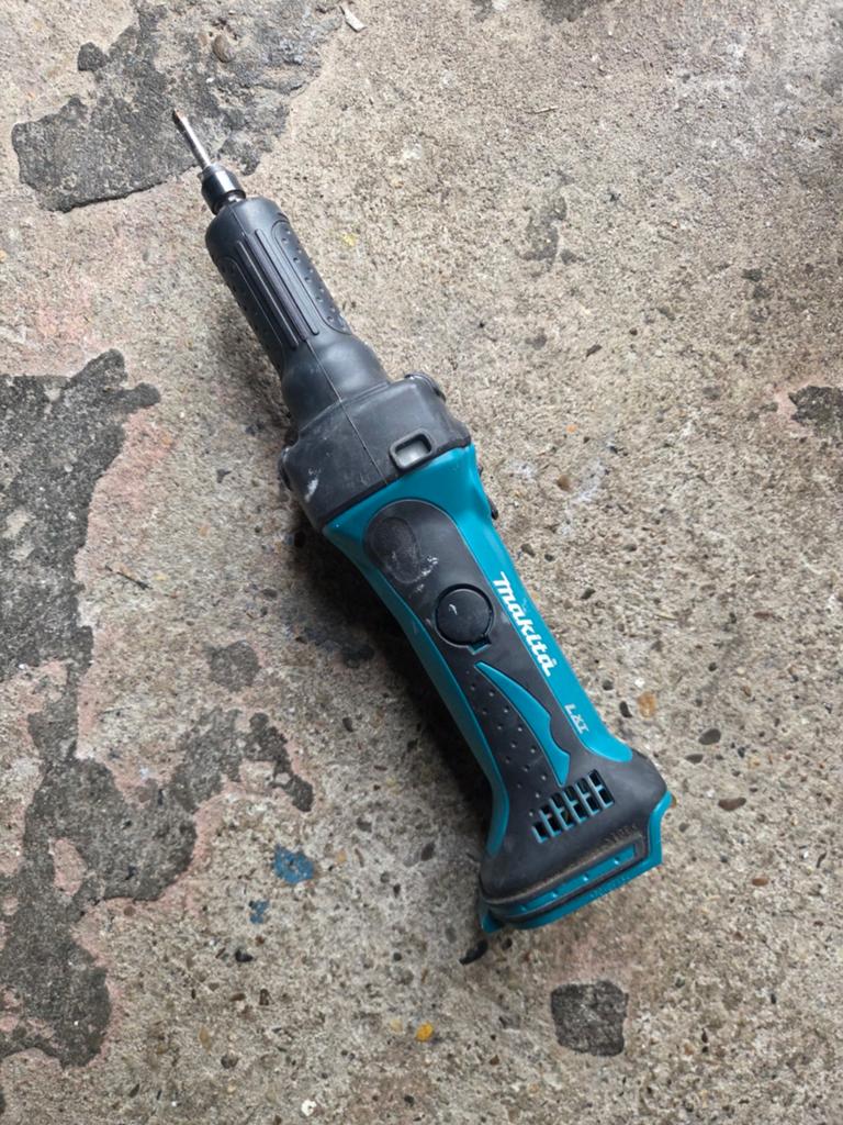 Makita rechteslijper. DGD800, Ophalen of Verzenden, Zo goed als nieuw, 1200 watt of meer, 70 mm of meer