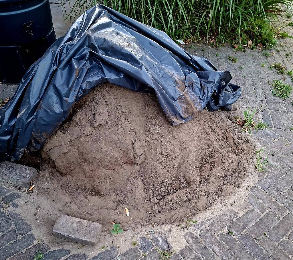 Gratis af te halen ca 0,5 m3 teelaarde, Ophalen, Tuinaarde