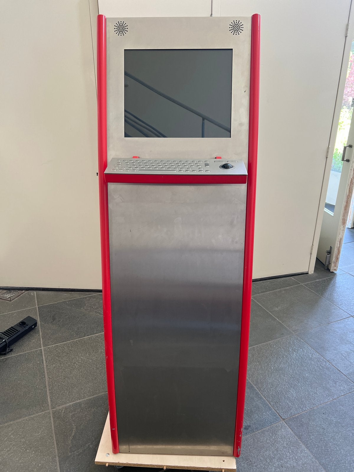 Informatiezuil met touchscreen en toetsenbord, Ophalen, Gebruikt