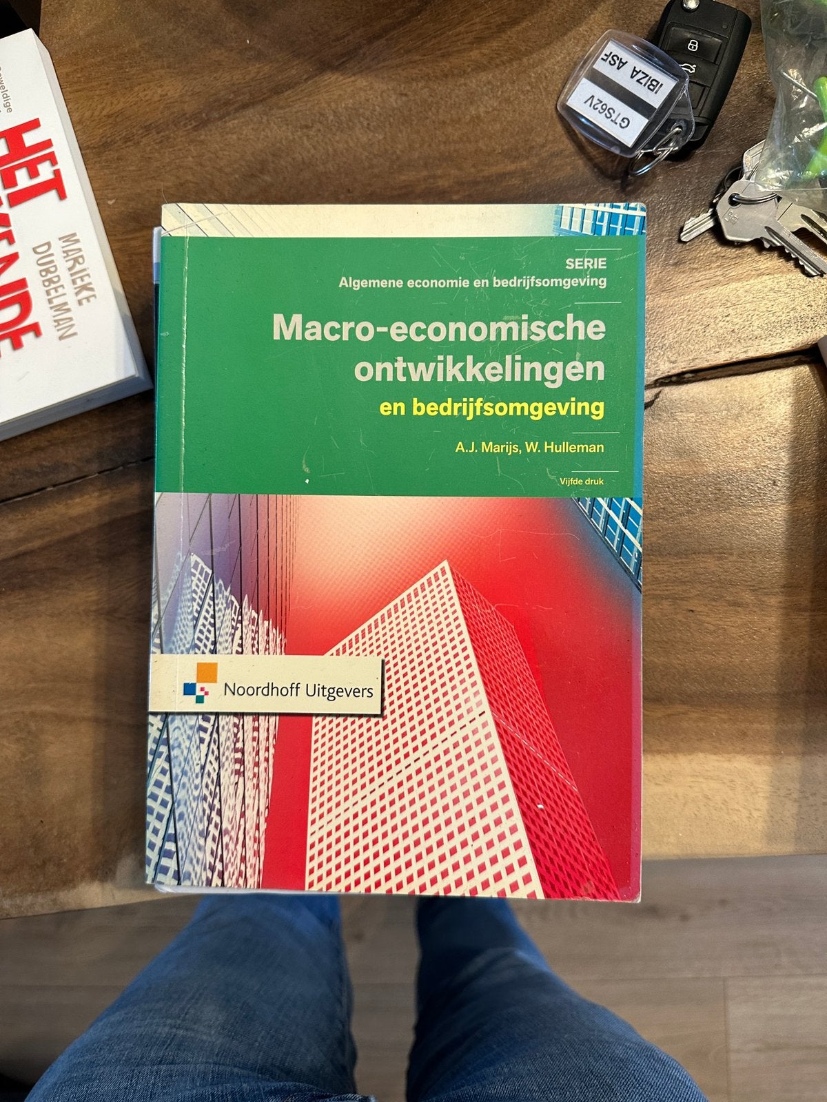 Complete set studieboeken (vastgoed/recht/economie), Ophalen, Zo goed als nieuw, HBO