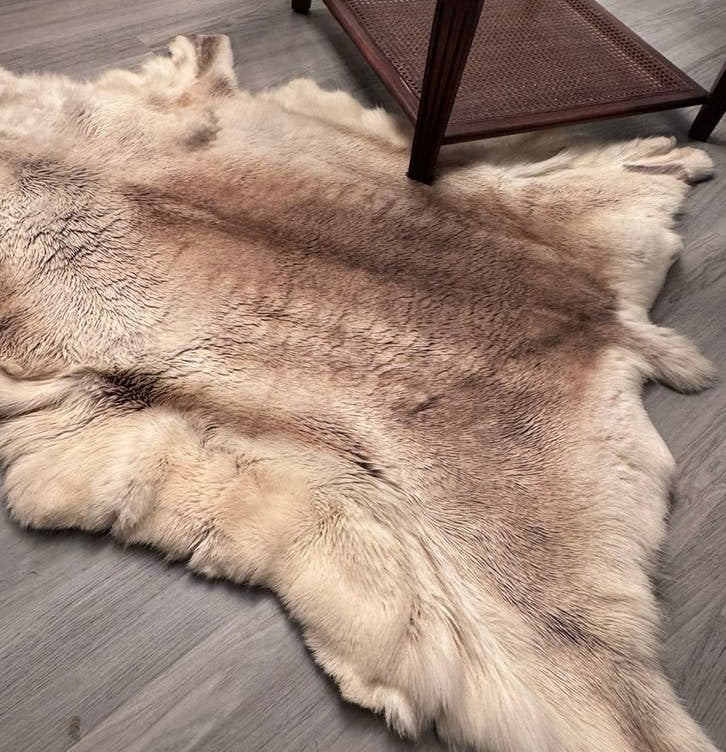 Te koop natuurlijke Scandinavische rendierhuid beige, Huis en Inrichting, Ophalen of Verzenden, Zo goed als nieuw
