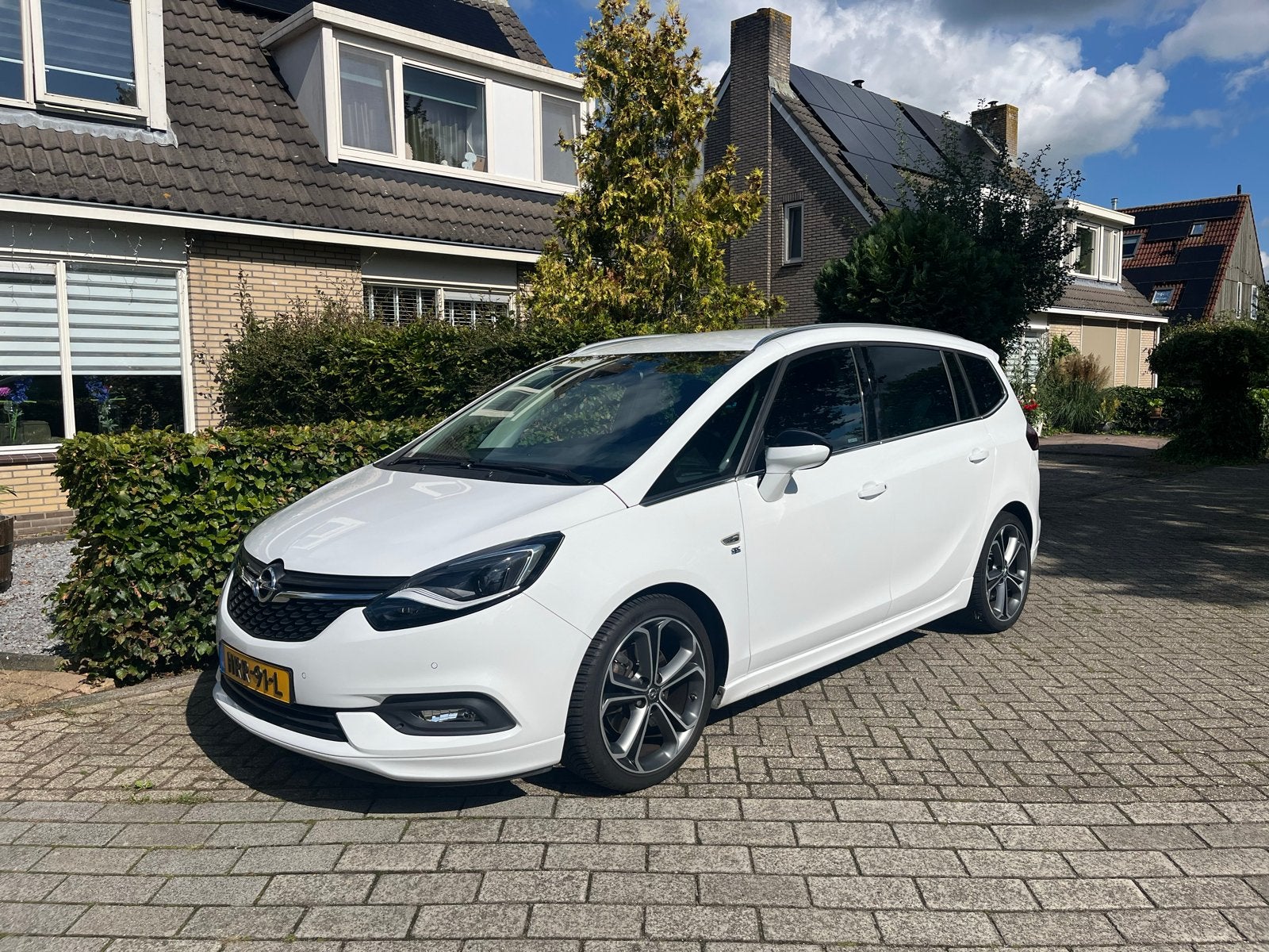 Opel Zafira 1.6T 125KW/170PK Aut6 2016 Wit, Automaat, Achterwielaandrijving, 1550 kg, Zwart