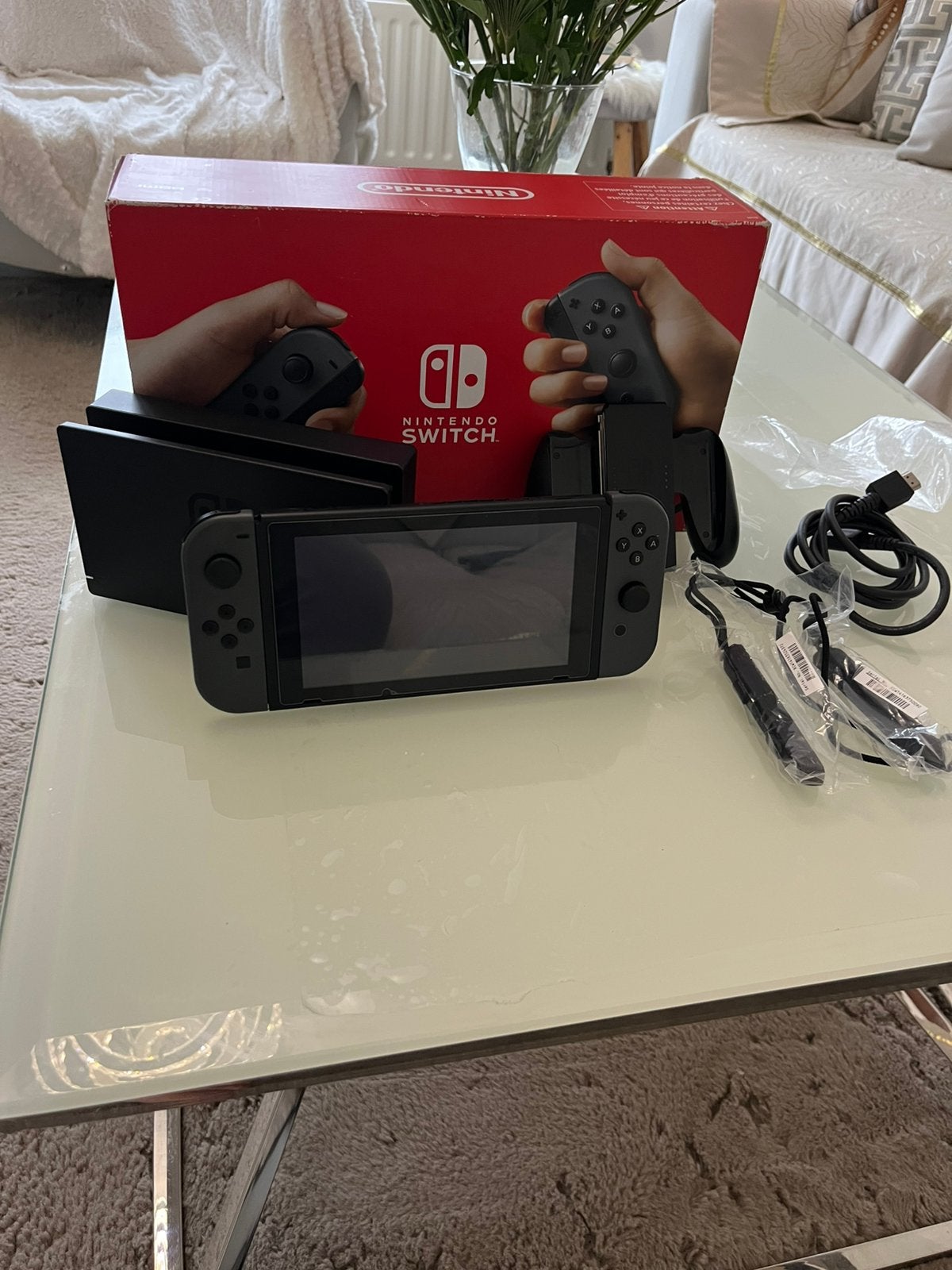 Nitendo switch v2, Spelcomputers en Games, Spelcomputers | Nintendo Switch, Ophalen of Verzenden, Zo goed als nieuw, Met 2 controllers