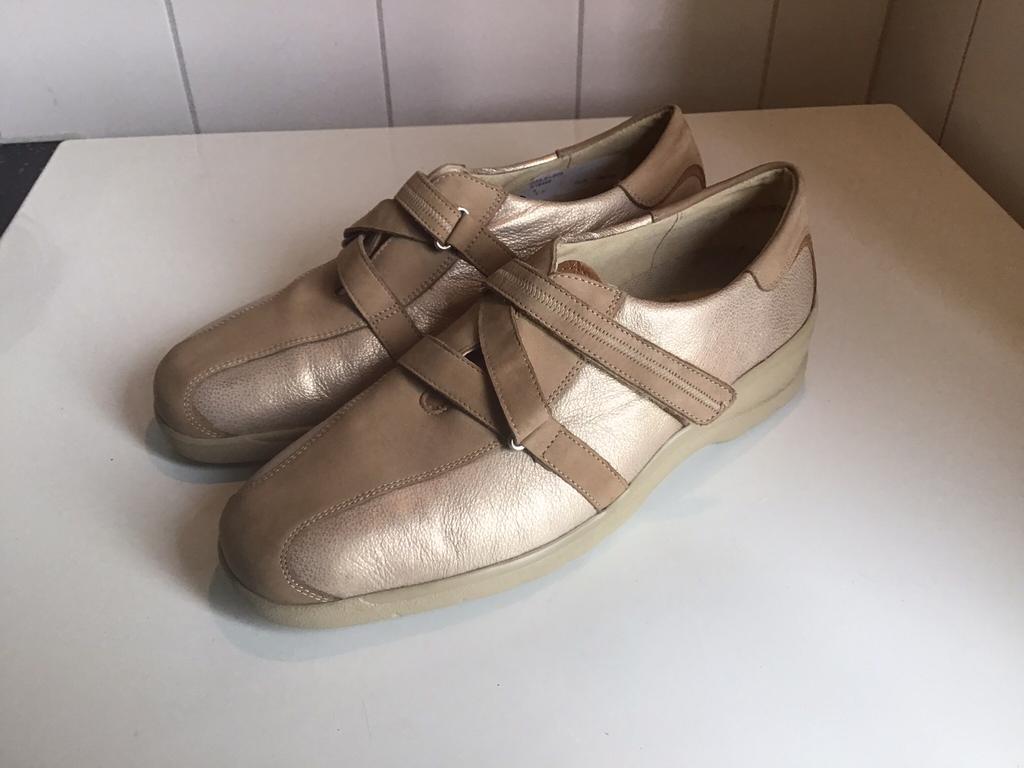 Nieuwe mooie damesschoenen van Solidus, mt 7F, Ophalen of Verzenden, Nieuw, Beige, Instappers