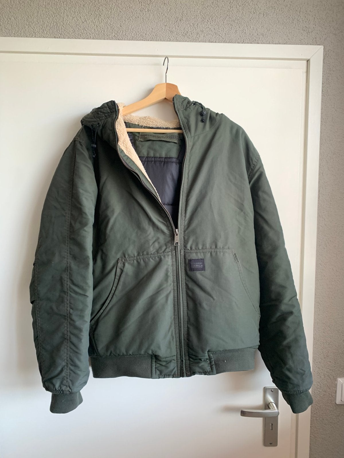 Winterjas Pull&Bear met capuchon maat L, Kleding | Heren, Ophalen of Verzenden, Gedragen, Maat 52/54 (L), Groen