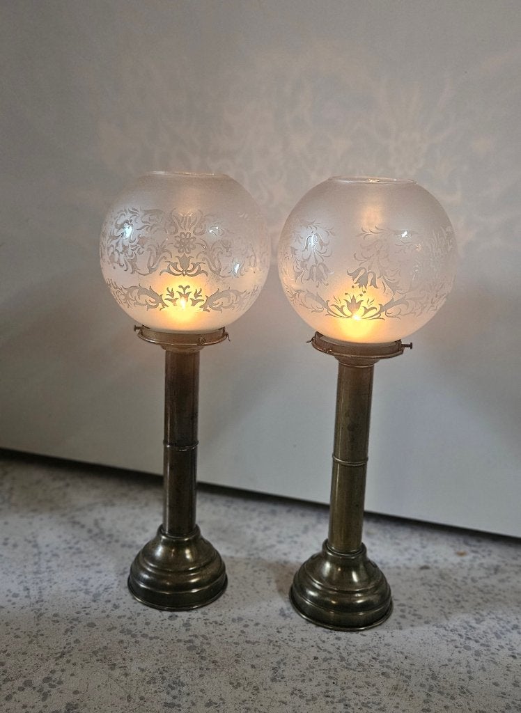 Set van 2 antieke kandelaars met glazen windlichten, Huis en Inrichting, Gebruikt, Overige merken, Ophalen of Verzenden, Metaal