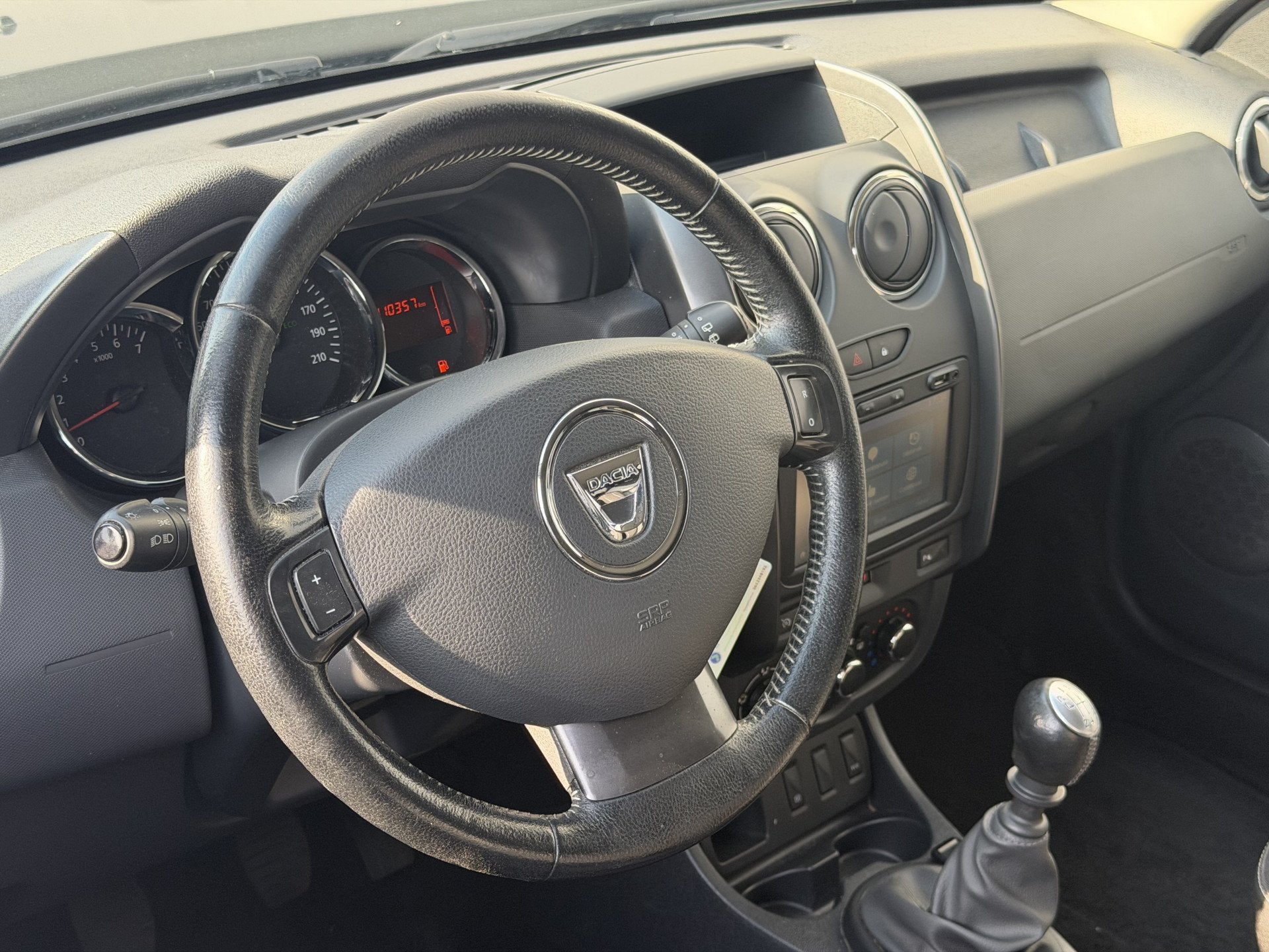Dacia Duster 1.2 TCe 4x2 Blackshadow | RIJKLAAR | Trekhaak |, Auto's, Voorwielaandrijving, Stof, Gebruikt, Duster