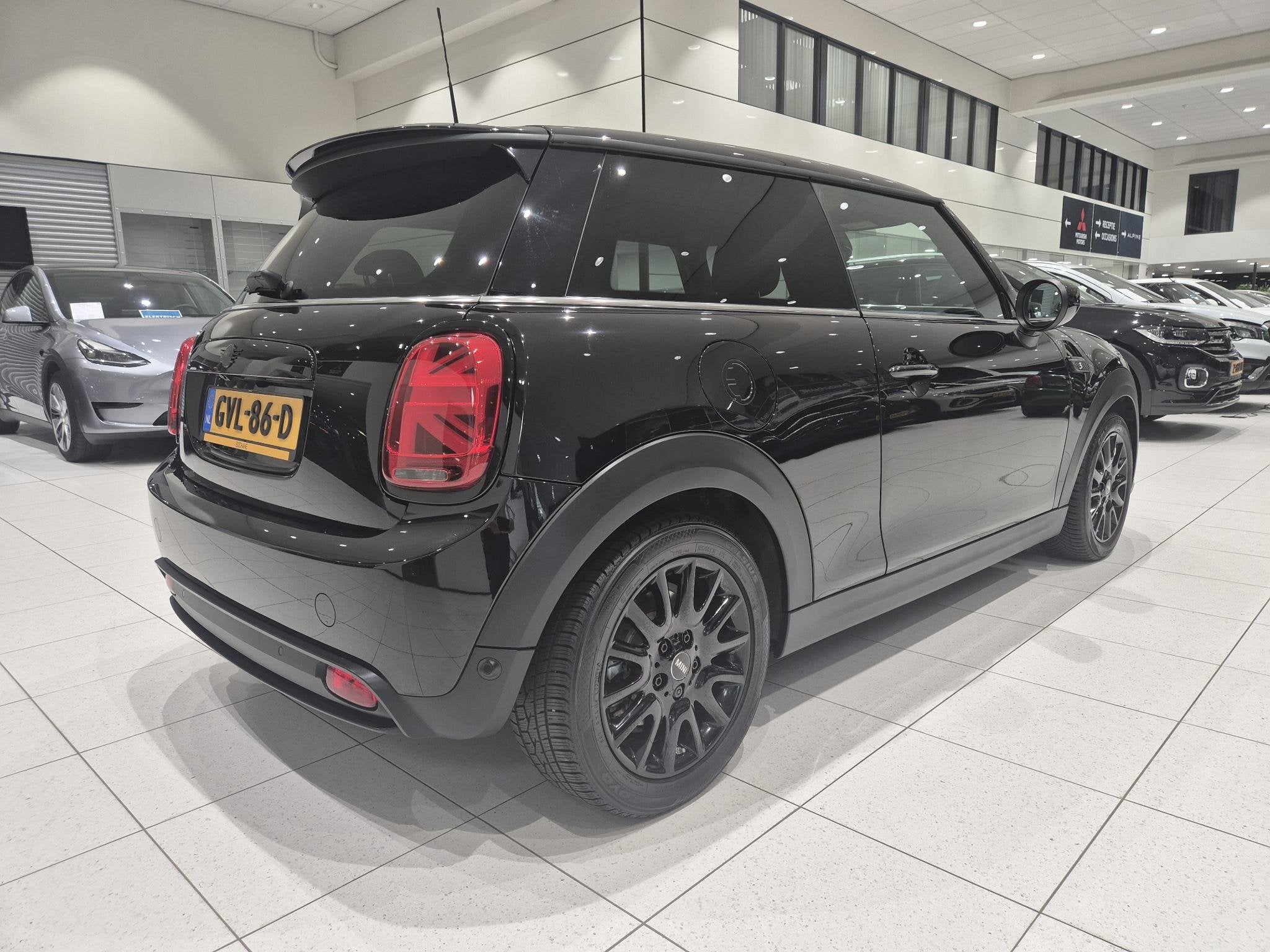 MINI Electric MINI Electric 33 kWh Navigatie | Leder interie, Gebruikt, 33 kWh, 4 stoelen, 184 pk