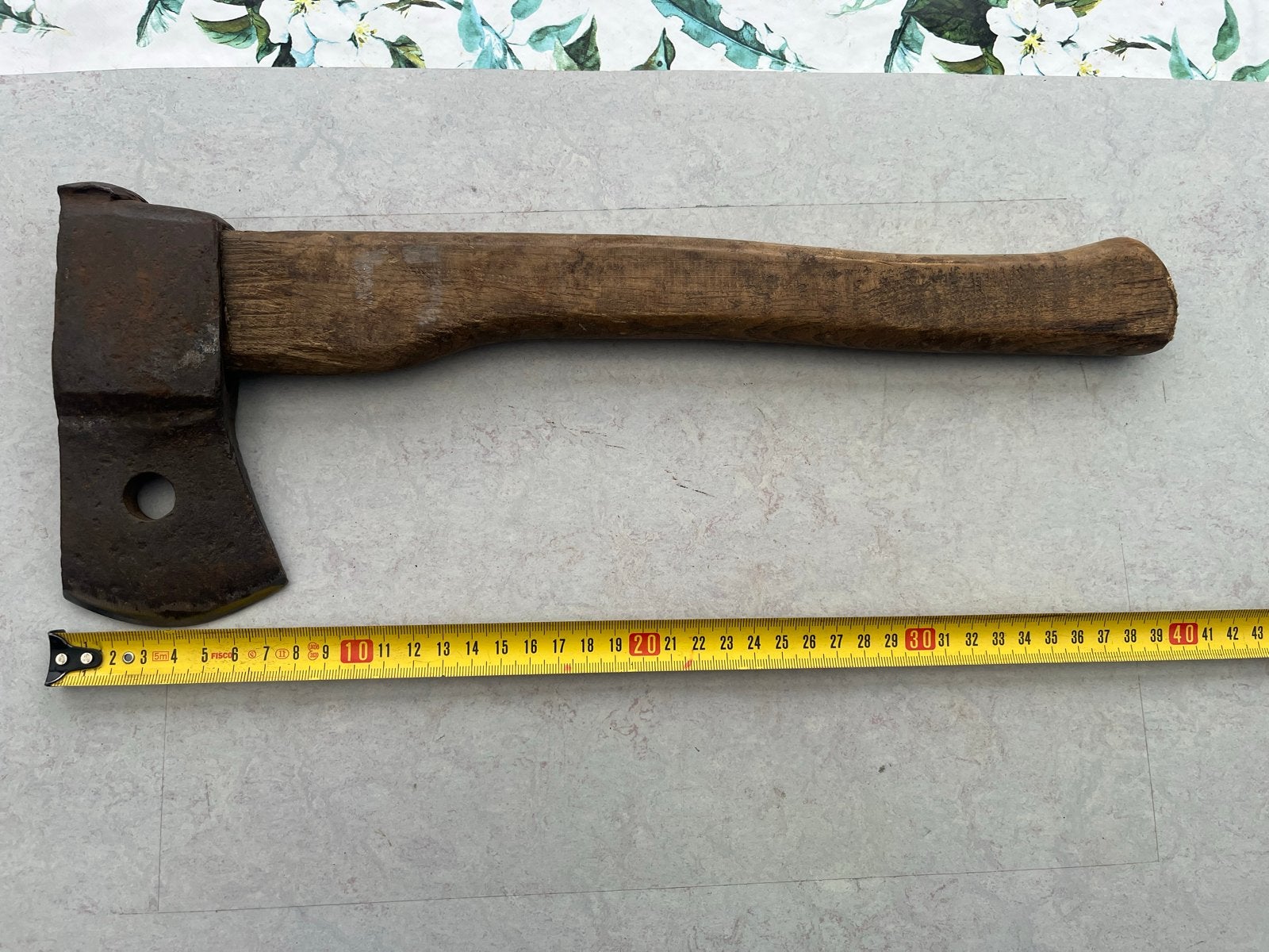 Oude bijl met houten steel - Vintage gereedschap, Ophalen of Verzenden