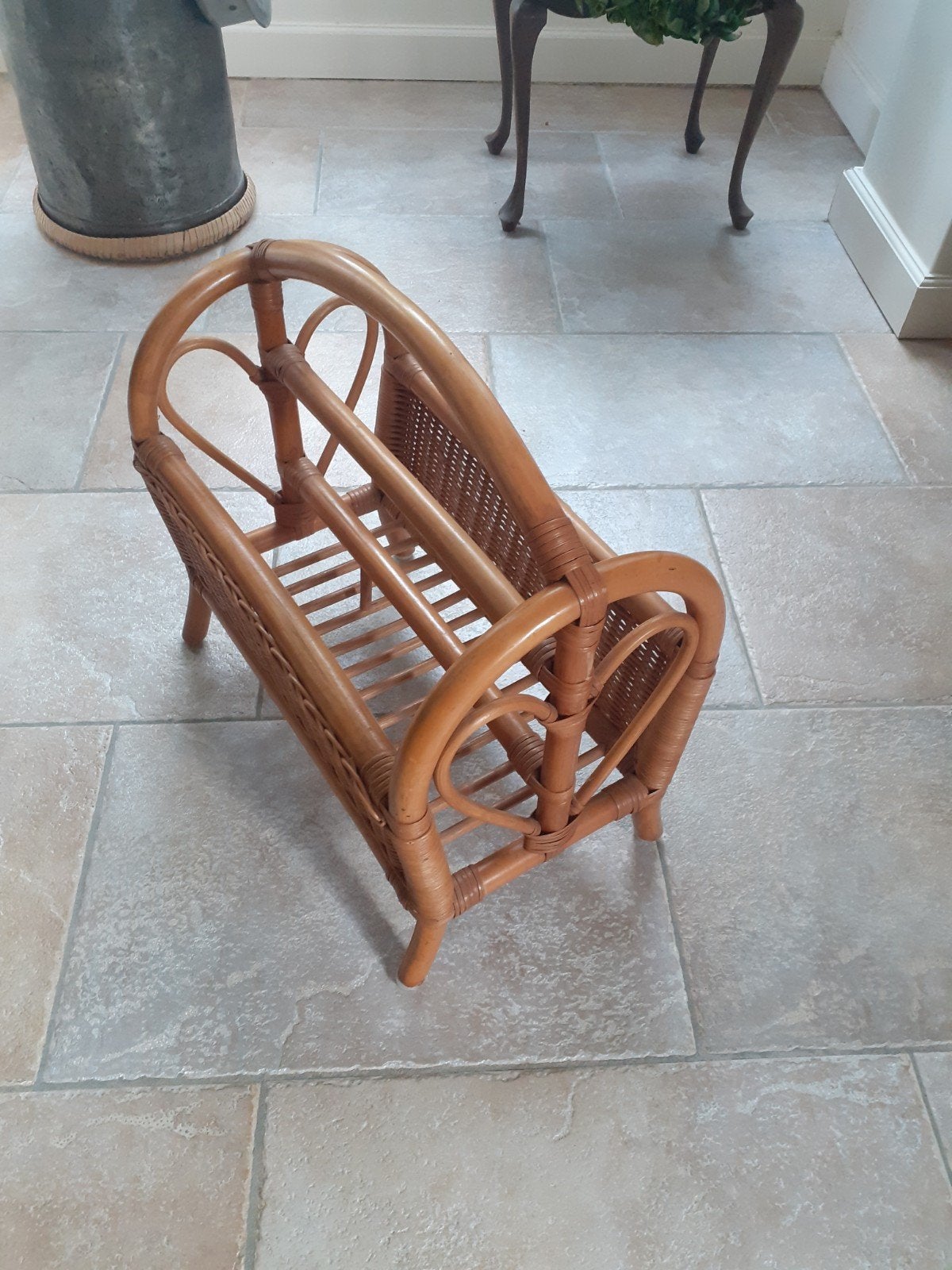 Vintage rotan lectuurbak - stijlvol en praktisch, Huis en Inrichting, Ophalen