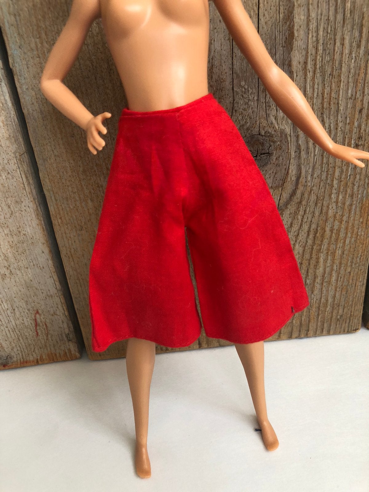 Rode vintage broek voor Barbie pop, Ophalen of Verzenden, Zo goed als nieuw, Kleertjes