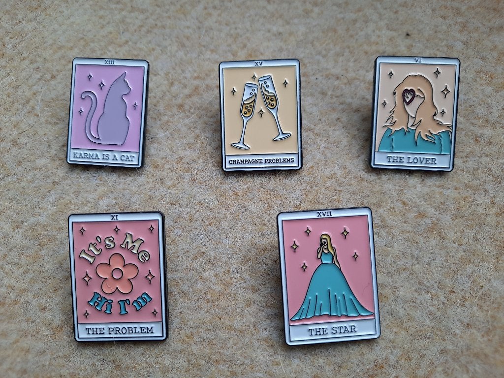 5 pins van tarot kaarten te koop, Verzamelen, Ophalen of Verzenden, Nieuw, Overige onderwerpen, Speldje of Pin