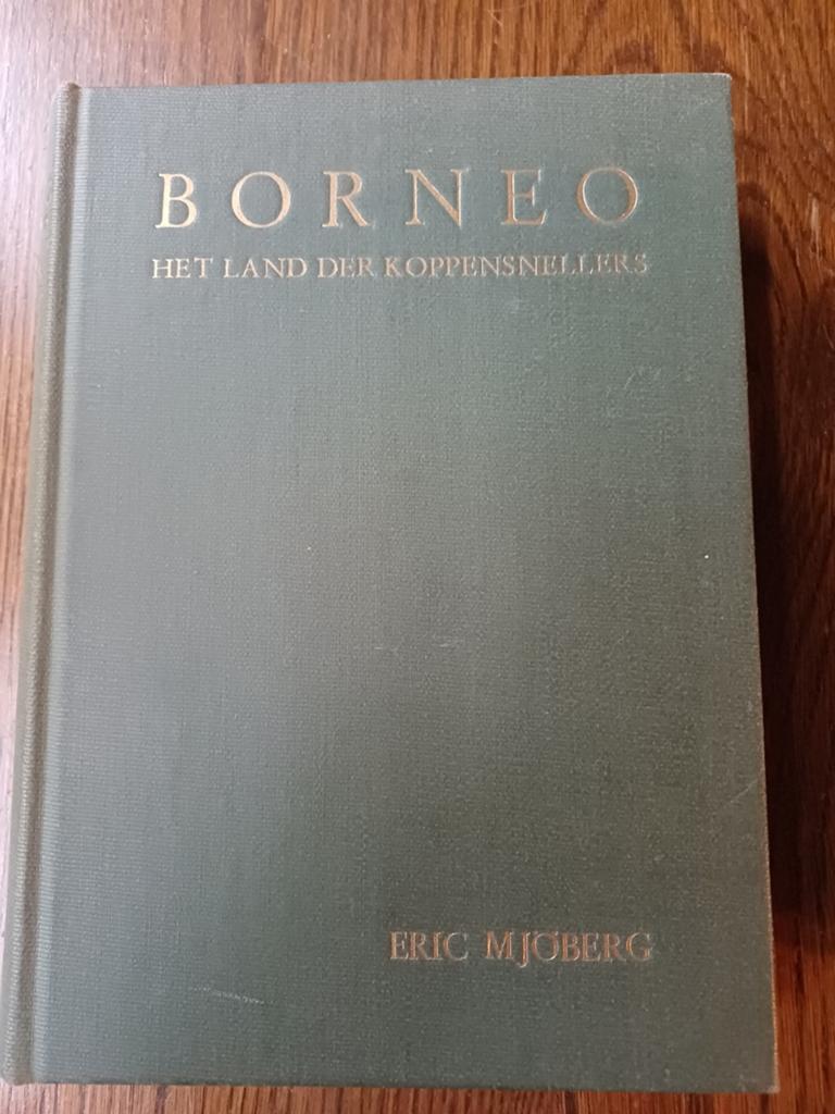 L4 Borneo: Het Land der Koppensnellers - Eric Mjoberg (1926), Boeken, Ophalen of Verzenden, Azië, Eric Mjoberg, 20e eeuw of later