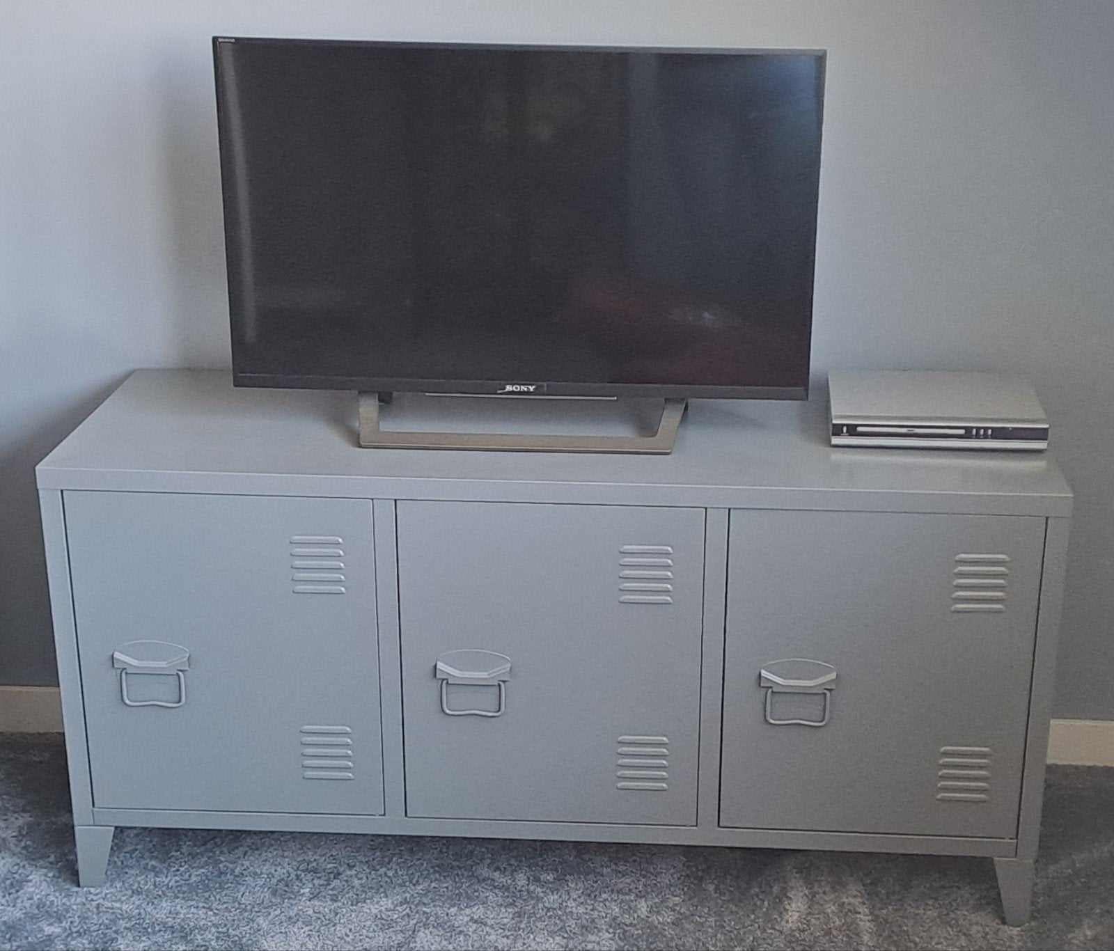 Tv Kastje/Dressoir/Grijs/Metaal, Ophalen, 25 tot 50 cm, Metaal, 50 tot 100 cm