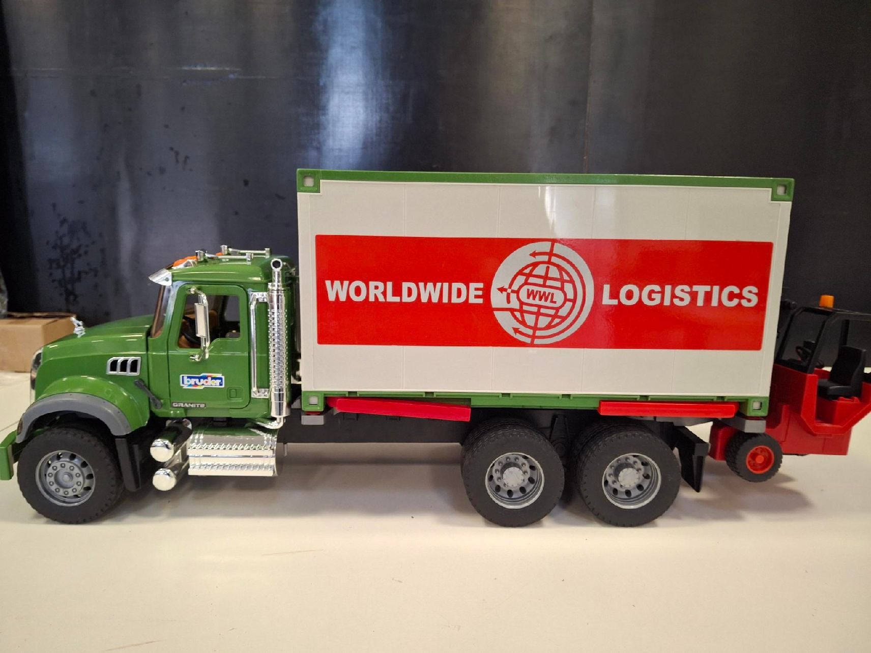 Bruder Mack Granite met WWL container/ afzetbak, Ophalen of Verzenden, Zo goed als nieuw