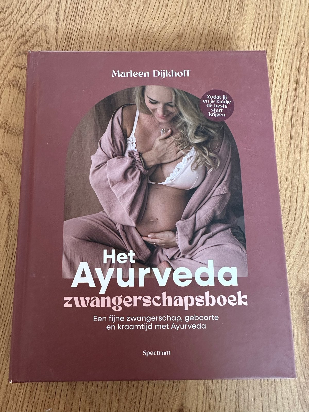 Het Ayurveda zwangerschapsboek - Marleen Dijkhoff, Ophalen of Verzenden, Zo goed als nieuw, Zwangerschap en Bevalling