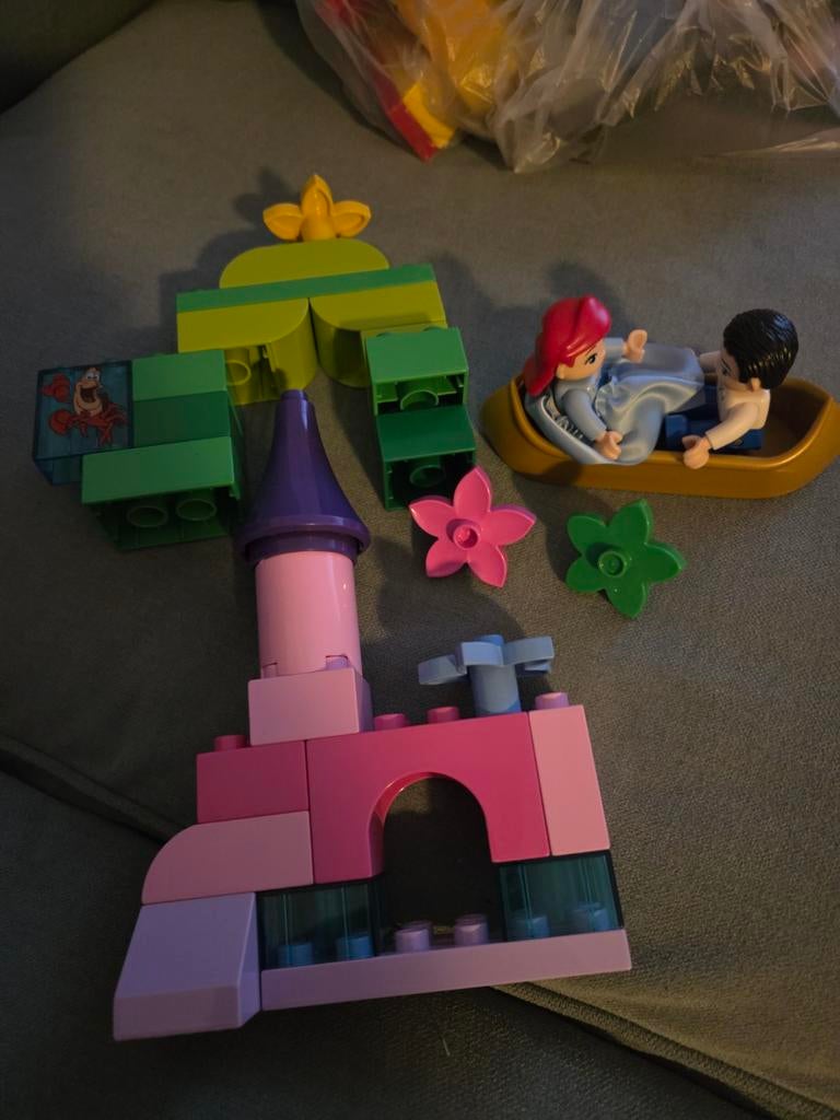 Duplo Kleine Zeemeermin Ariel set met kasteel en boot, Inclusief minifiguren, Gebruikt, Ophalen of Verzenden, Complete set