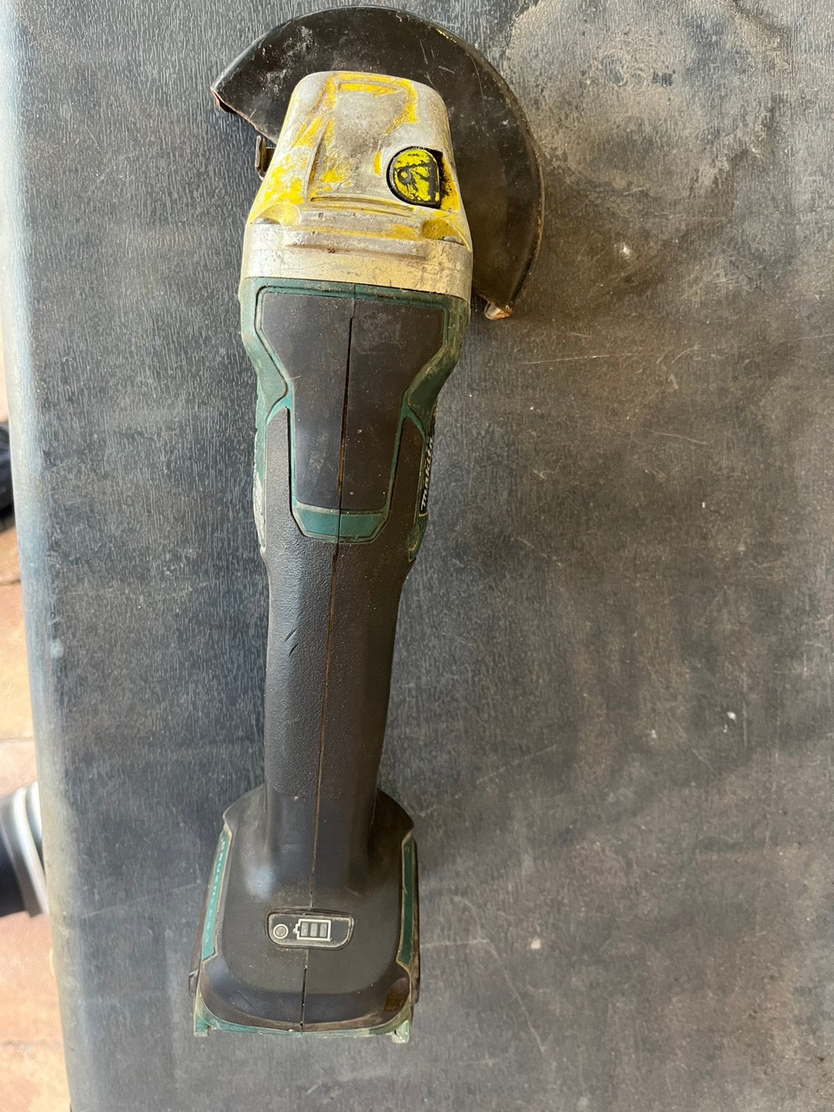 Makita slijptol. Koolborstels moeten vervangen worden, Doe-het-zelf en Verbouw, Ophalen of Verzenden, Zo goed als nieuw, 1000 watt of meer
