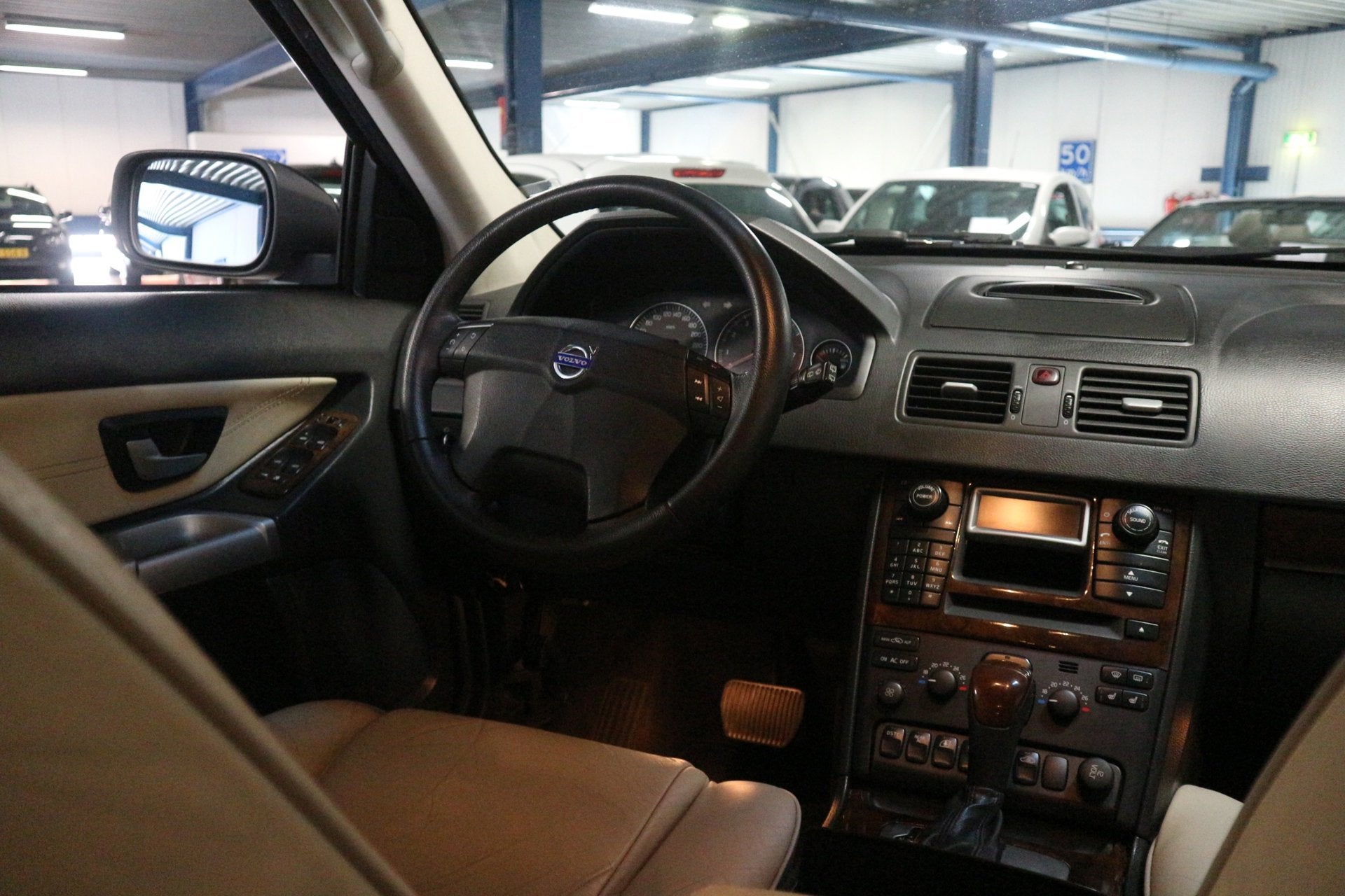 Volvo XC90 4.4 V8 Momentum / FULL SERVICE / 320 PK / 8 CYLIN, Auto's, Volvo, Gebruikt, 8 cilinders, 138 €/maand, Zwart