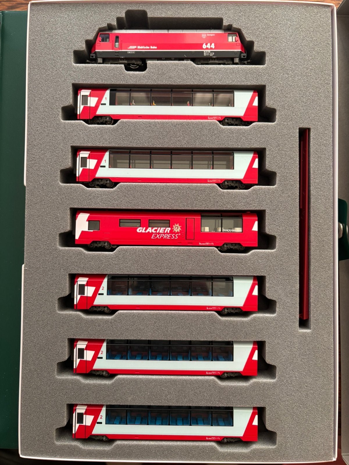 Kato 10-1046 glacier express set. Met nieuwe loc erin., Hobby en Vrije tijd, Overige merken, Treinset, Gelijkstroom, Ophalen of Verzenden