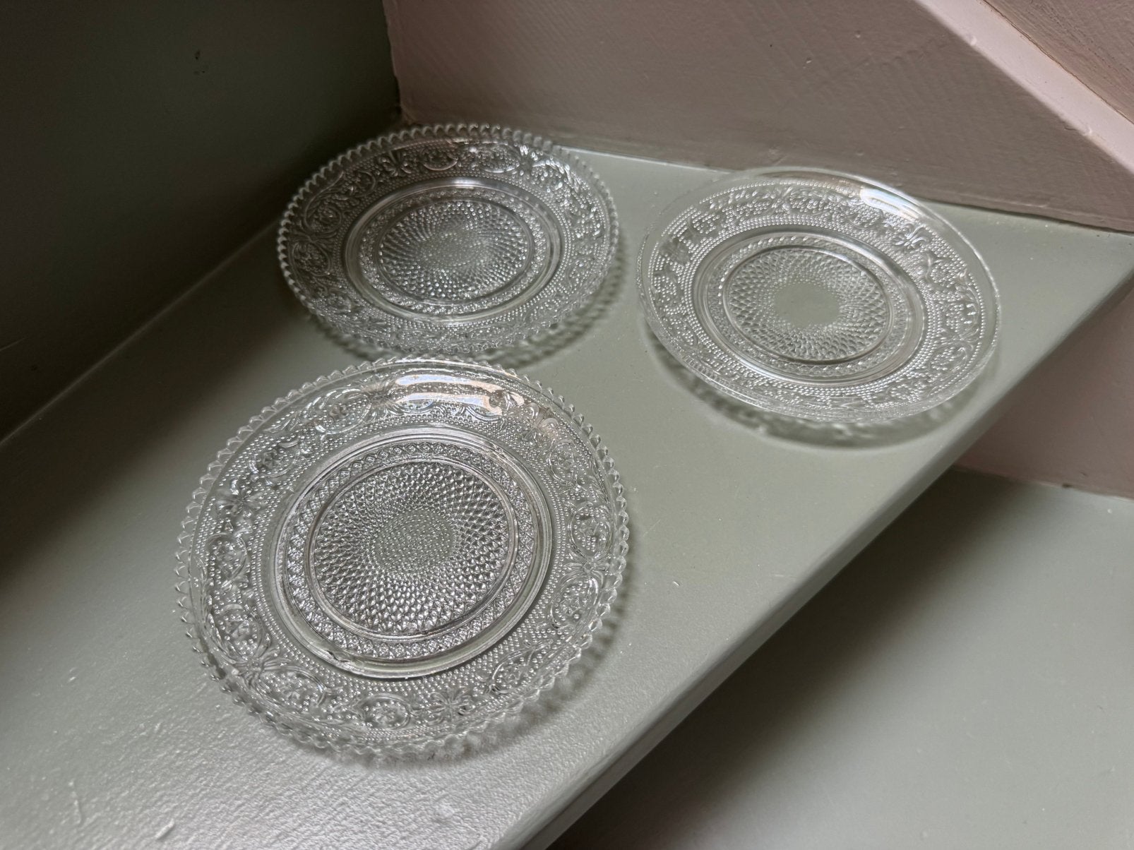 3 vintage persglazen gebaksbordjes / dessertbordjes, 15 cm, Overige merken, Ophalen of Verzenden, Bord(en), Overige stijlen