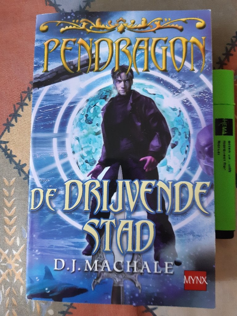 D.j.machale:pendragon de drijvende stad 9789022546710, Ophalen, Gelezen, D.j.machale