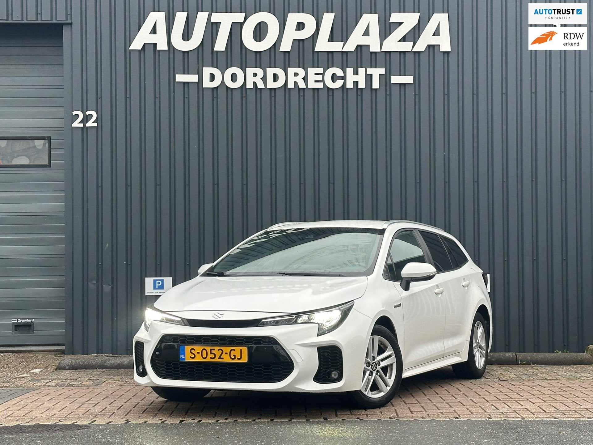 Suzuki Swace 1.8 Hybrid Select ACC|APPLE CARPLAY|STOELVRW|, Auto's, Dealer onderhouden, Gebruikt, 4 cilinders, Wit