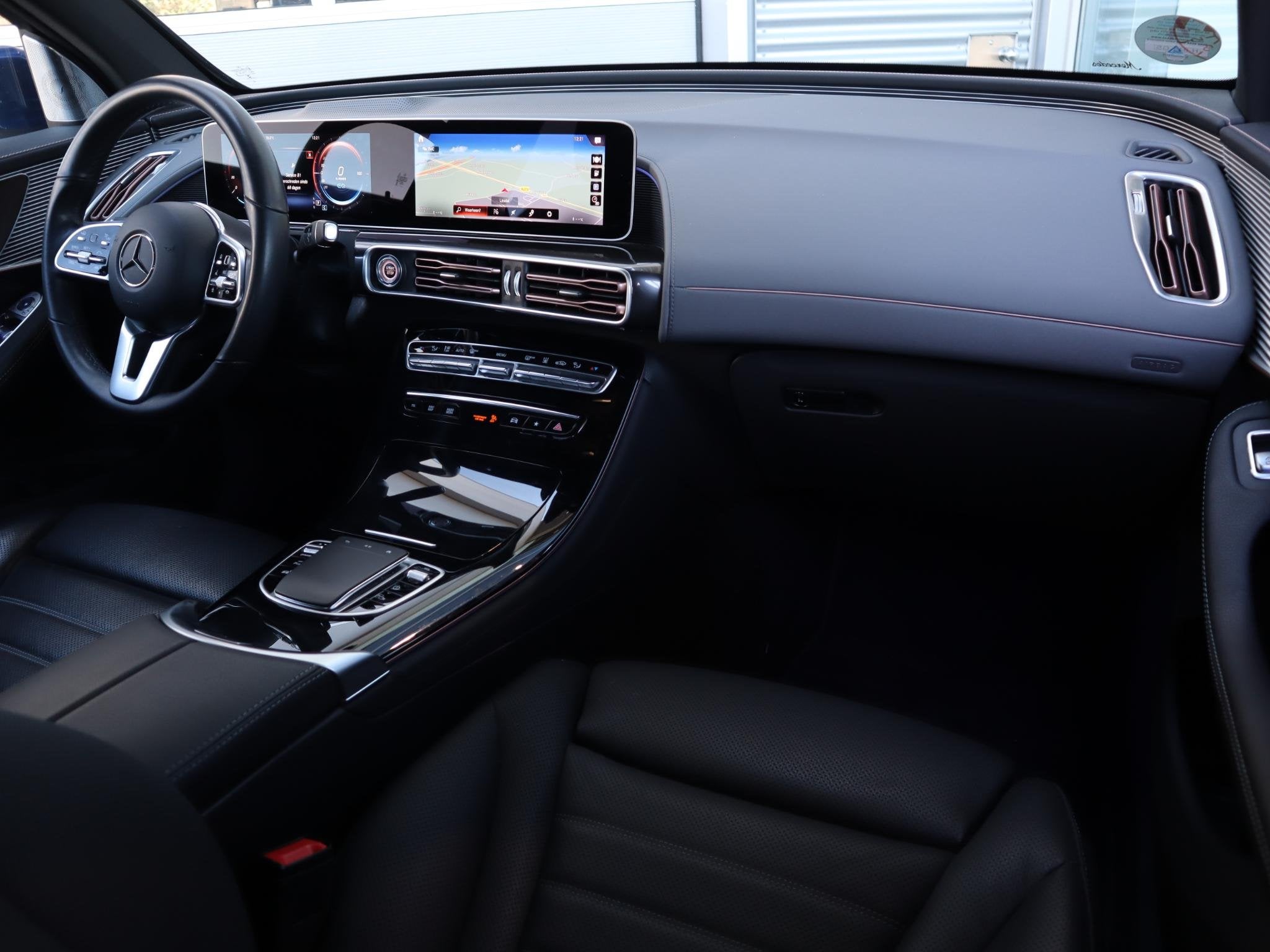 Mercedes-Benz EQC 400 4MATIC Premium Plus 80 kWh, Auto's, 12 maanden, Stof, Zwart, Blauw