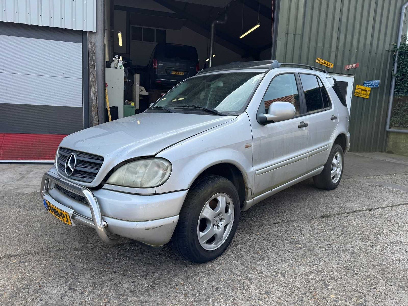 Mercedes-Benz M-klasse 270 CDI 88-HH-PJ, Auto's, Automaat, Gebruikt, 255 €/maand, 163 pk