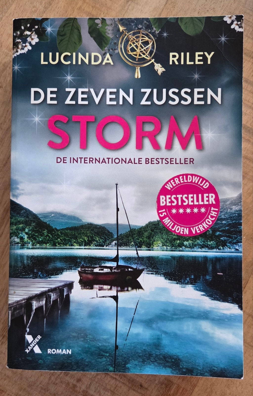 Lucinda Riley - Storm - Deel 2 De zeven zussen, Ophalen of Verzenden, Zo goed als nieuw, Lucinda Riley