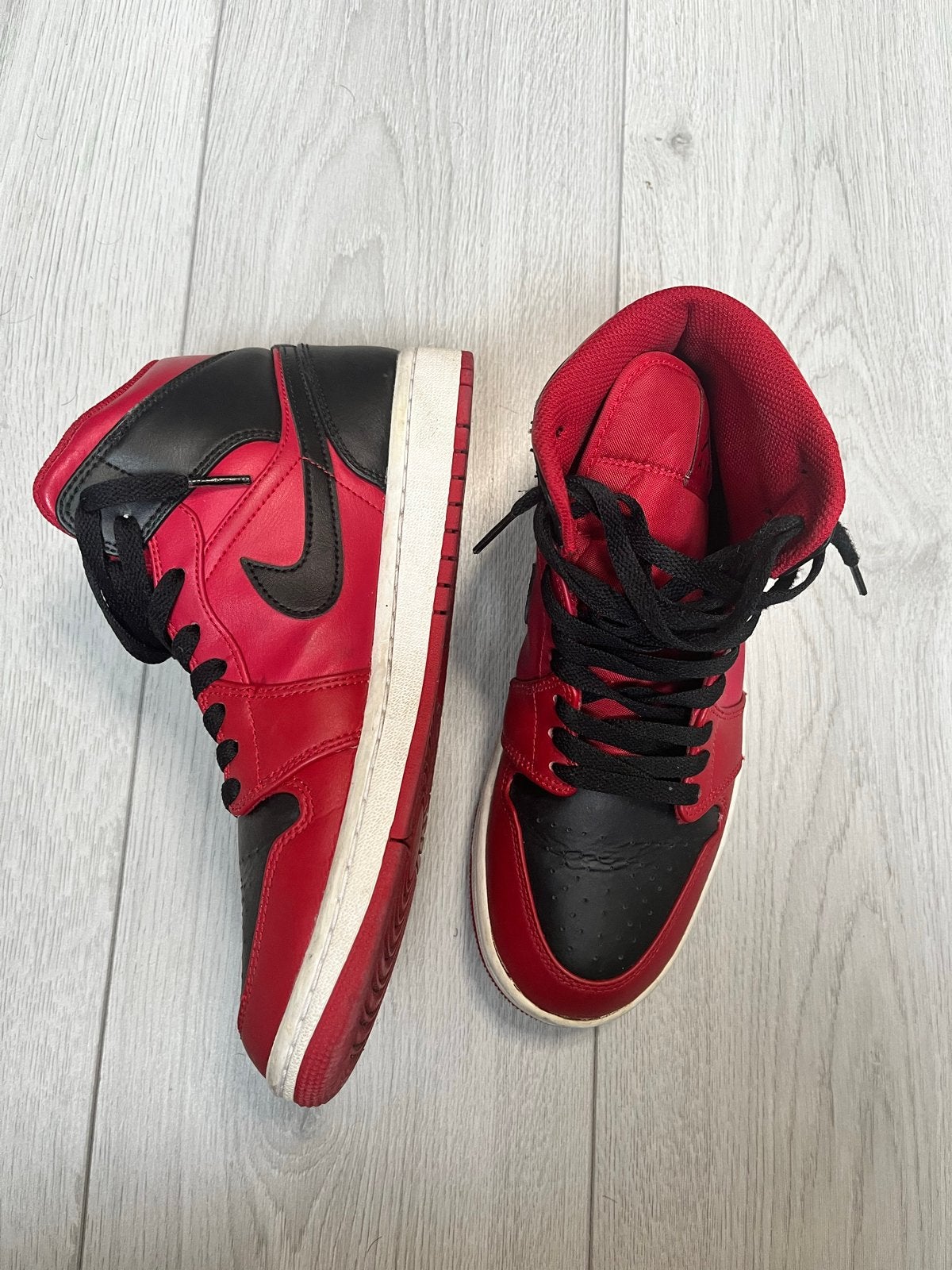 Nike Air Jordan 1 Mid - Rood/Zwart maat 40,5, Ophalen, Gedragen, Sneakers of Gympen
