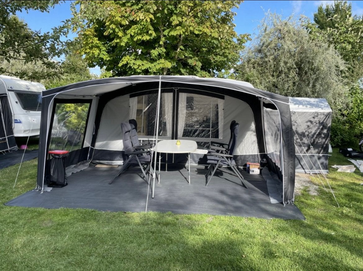 Hobby Deluxe 440 Fransbed,nieuwe voortent, luifel en uitbouw, Hobby, Frans bed, Treinzit, Particulier