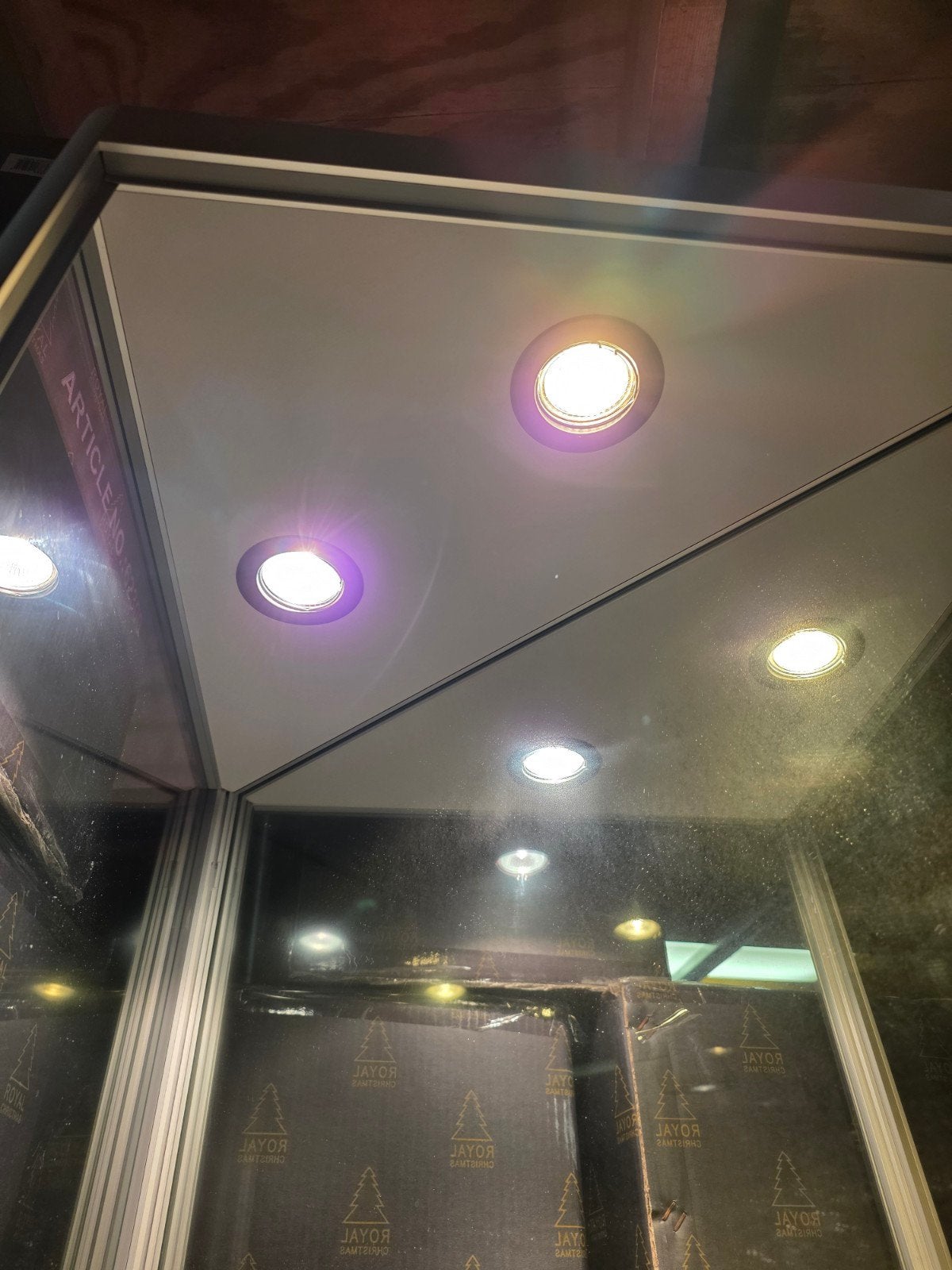 Gebruikte glazen vitrinekast met verlichting en slot, Huis en Inrichting, Ophalen, 50 tot 100 cm, Glas, 150 tot 200 cm