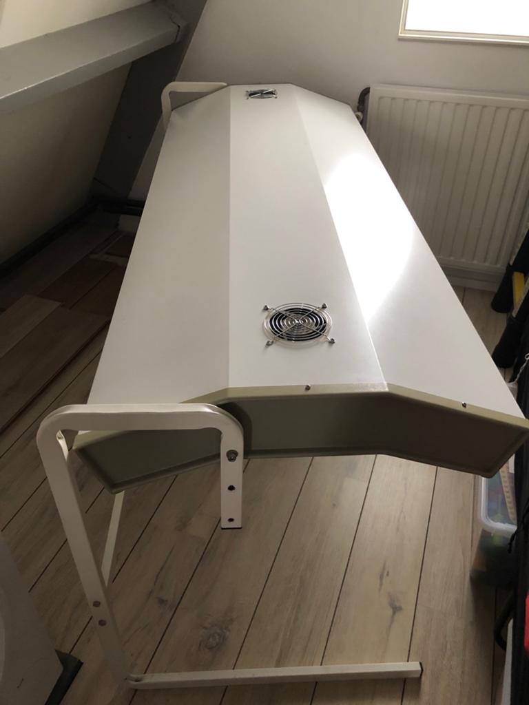 Zonnebank Easy Beach - Perfect voor een zomerse teint!, Witgoed en Apparatuur, Ophalen, Gebruikt, Zonnebank enkelzijdig, 10 tot 15 lampen