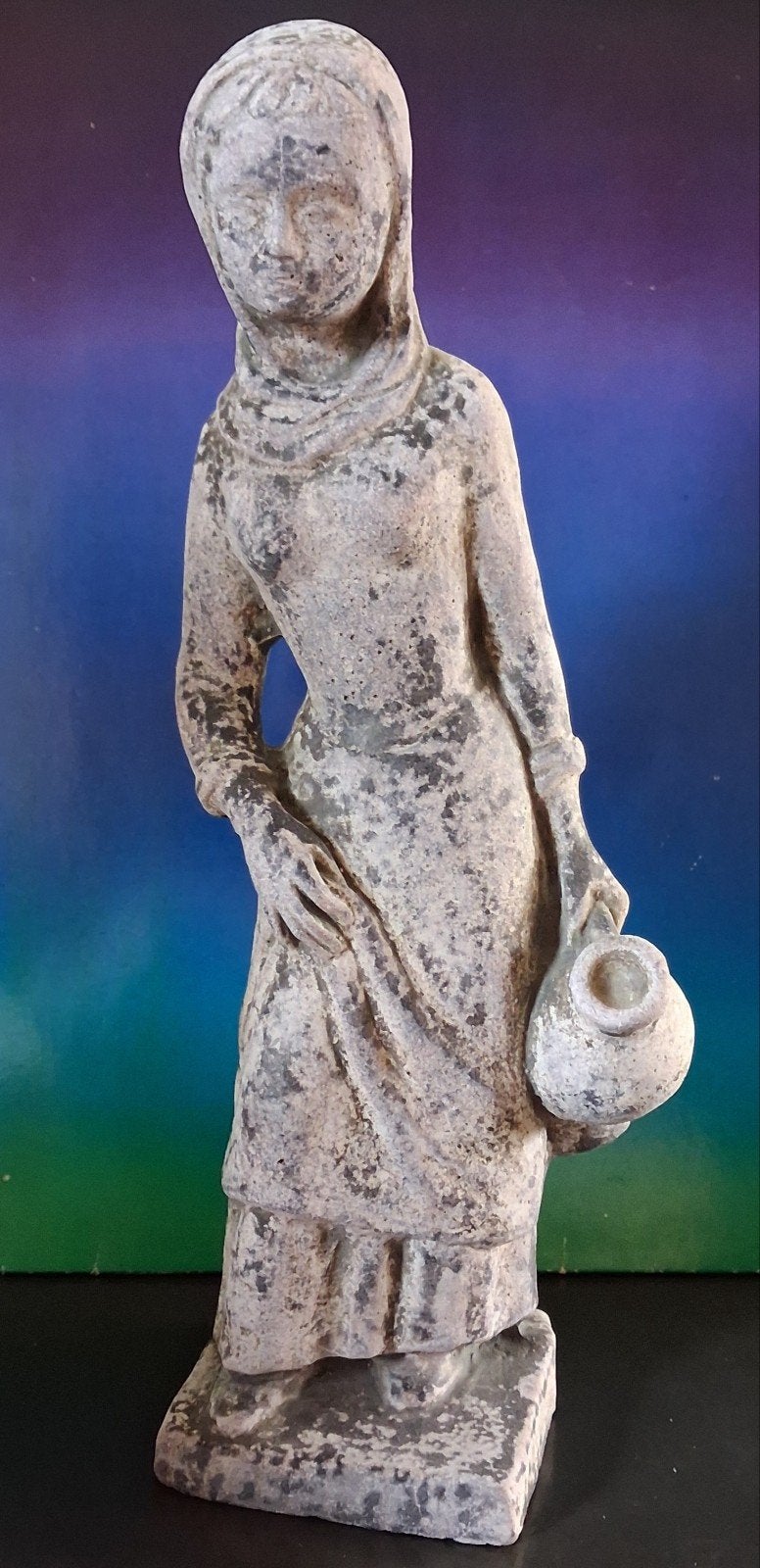 Afrikaanse dame met kruik. Natuursteen. Ca 1900. 27 cm., Verzamelen, Ophalen, Gebruikt, Mens