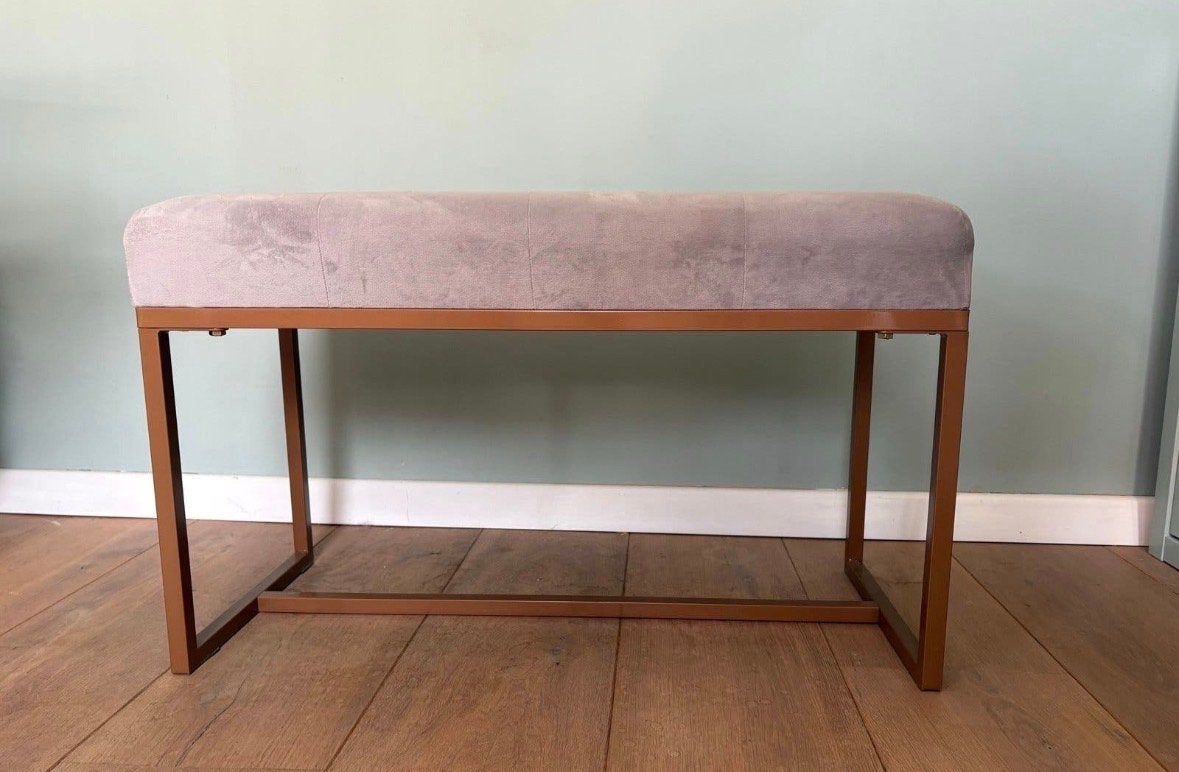 Stijlvolle bankje met fluwelen bekleding en metalen frame, Ophalen, Overige kleuren, Zo goed als nieuw, Metaal