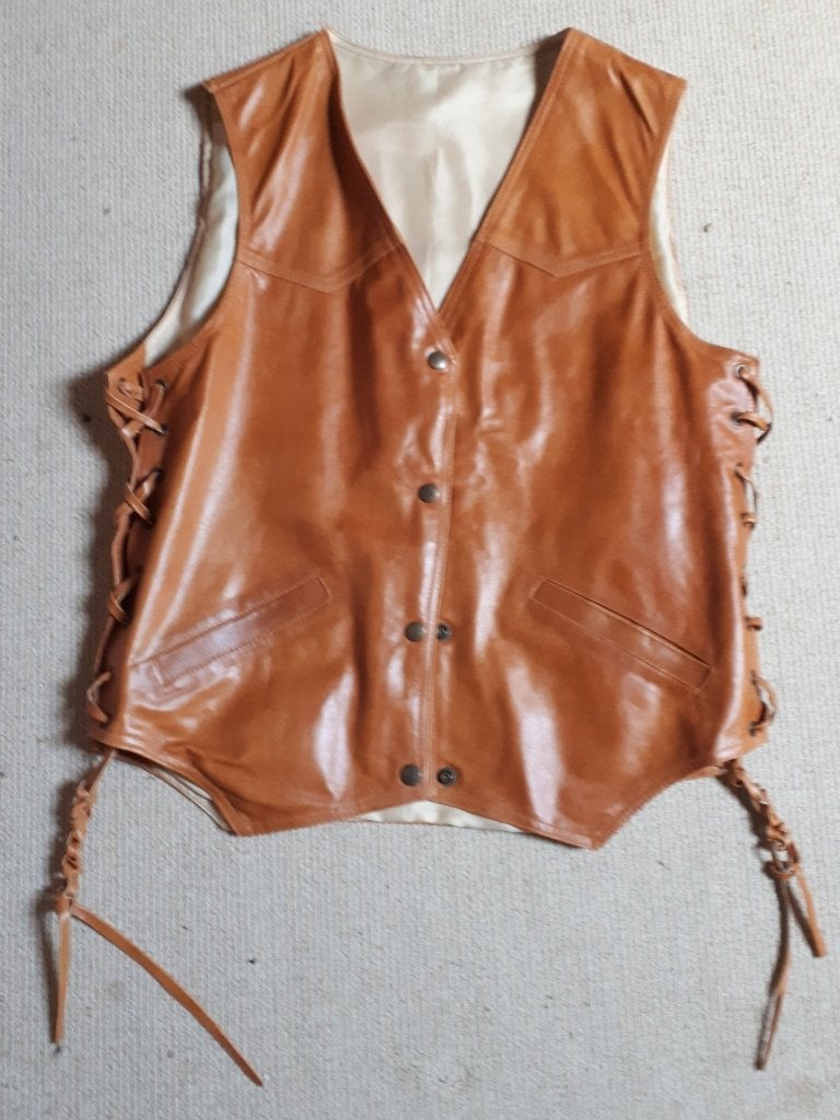 Lederen set (broek & gilet) cognac kleurig, maat M/L / 40, Motoren, Ophalen of Verzenden, Nieuw zonder kaartje, Dames, Combipak