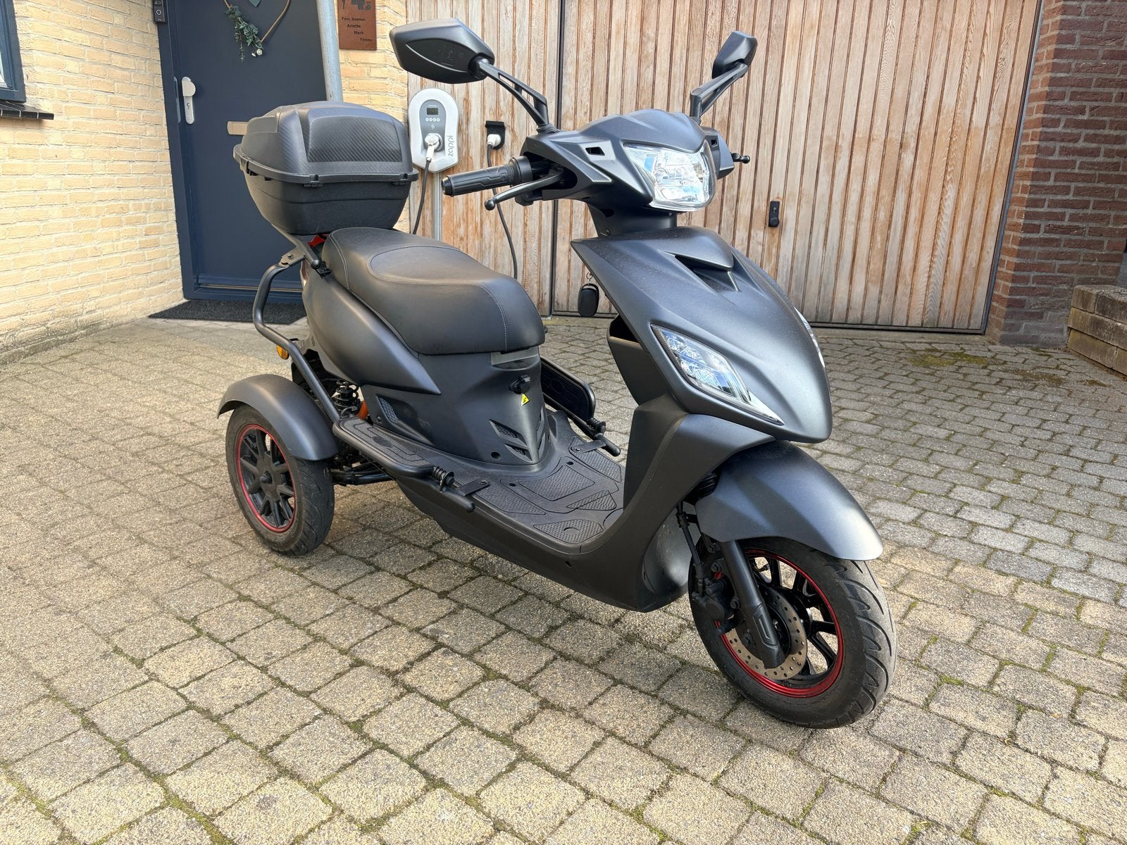 IVA T3 2.0 MATBLACK, Zo goed als nieuw, 16 km/u of meer, 46 km of meer, Ophalen