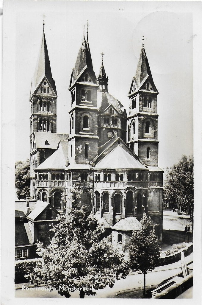 V22 oude gelopen ansichtkaart roermond munsterkerk, Ophalen of Verzenden, 1940 tot 1960, Gelopen, Limburg