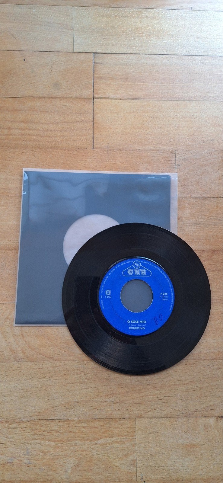 Robertino - O Sole Mio / Mama - 7 inch vinyl single, Gebruikt, Overige genres, 7 inch, Ophalen of Verzenden
