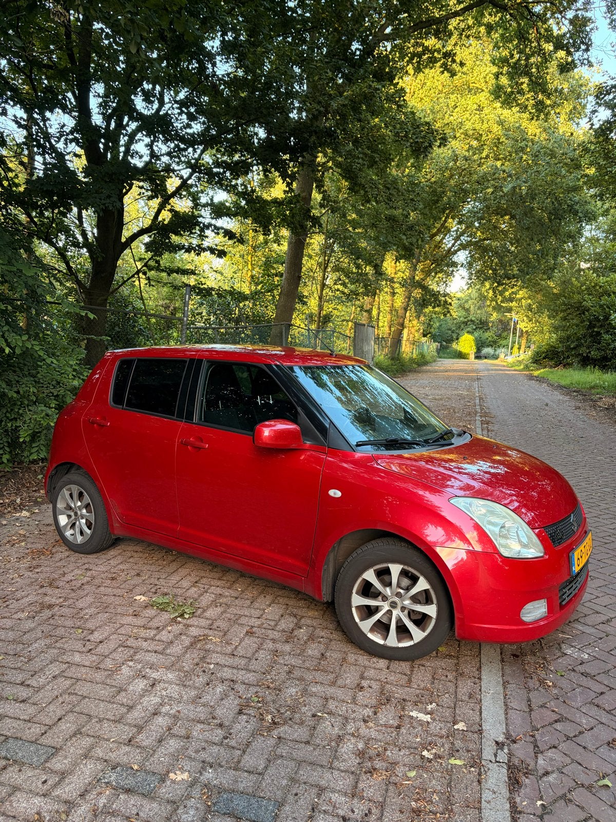 Suzuki Swift 1.3 5-deurs rood, Auto's, Voorwielaandrijving, Stof, 40 €/maand, Zwart