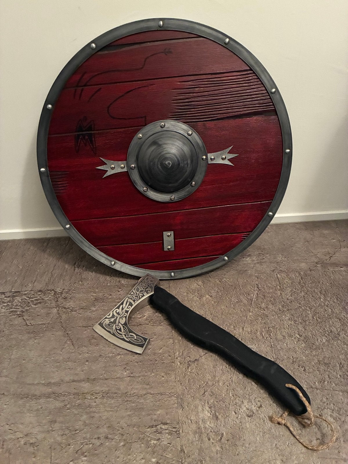 Viking Schild met Bijl - 60 cm doorsnee - Decoratief, Verzamelen, Ophalen, Zo goed als nieuw
